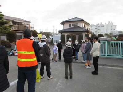 北野小でのあいさつ運動の様子